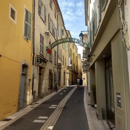 Nice Apt In The Templiers District * イエール